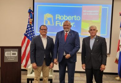 Roberto Fulcar presenta en Miami su libro «Mi compromiso con la educación»