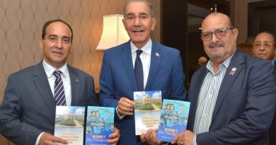 El Dr. Franklin García Fermín, puso en circulación en Miami el opúsculo titulado El Camino para Profundizar el Cambio y Mantenernos en el Poder