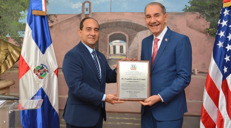 Consulado General de la República Dominicana en Miami, recibe visita de cortesía del Dr. Franklin García Fermín.