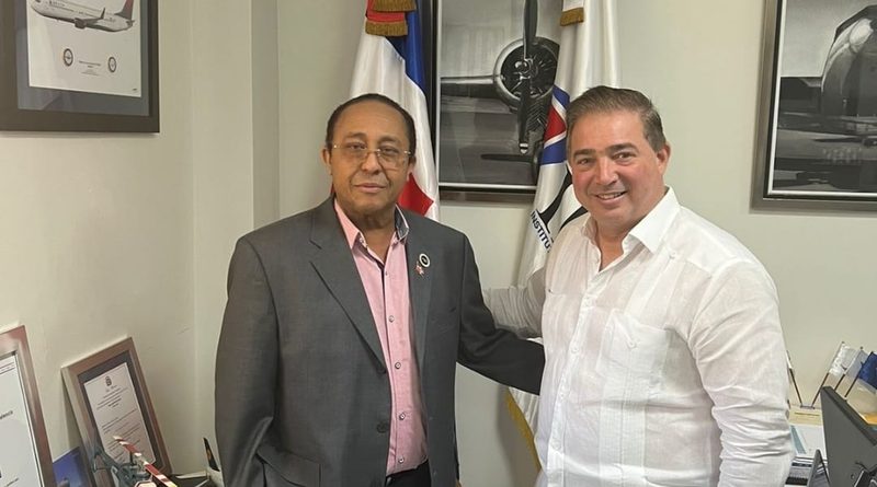 Dirección del Diario Ultramar en la persona del periodista Norberto Martínez, entregan propuesta para la creación de la Superintendencia de Aviación Civil (SAC).