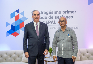 Presidente Luis Abinader aborda con secretario general de la OEA plan de acción para Haití y situación de la democracia en la región